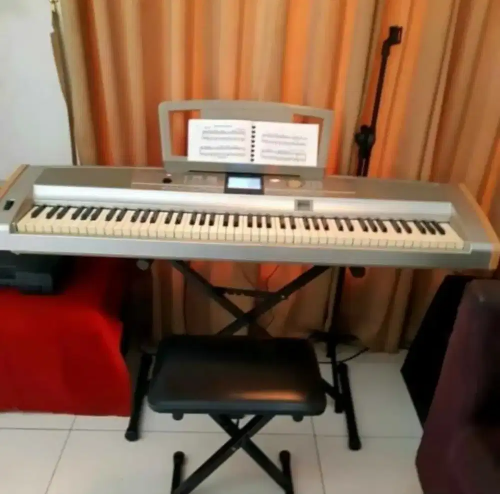Piano Yamaha DGX 505. 88 tuts Bs SD Card