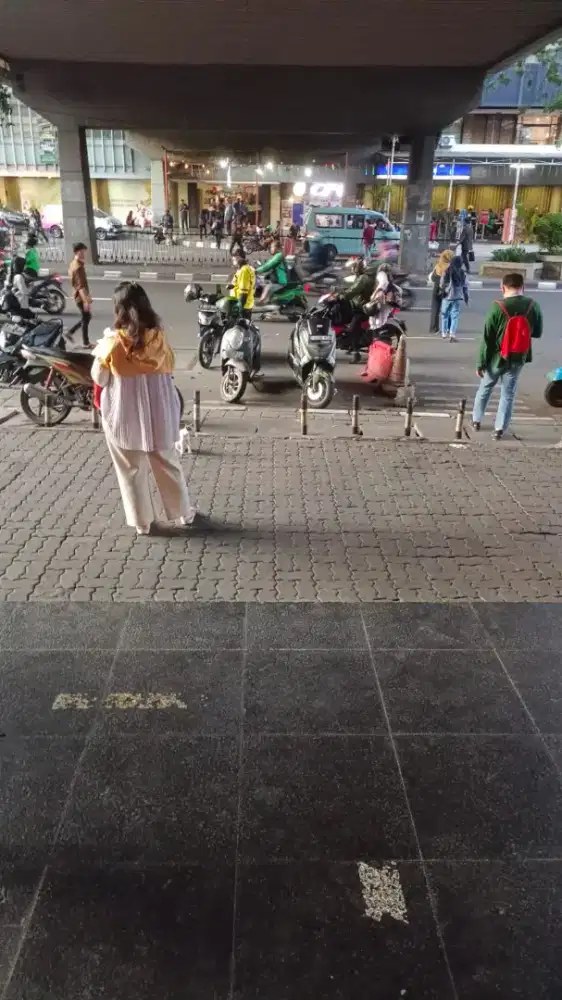 Di cari art + bantu rawat lansia umur 18 - 25 thn