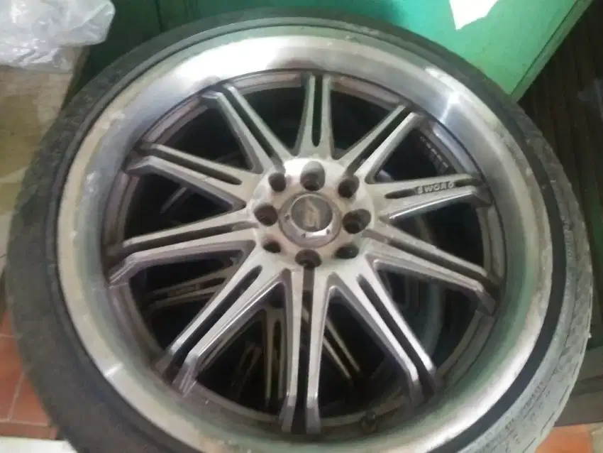 Velg Dan ban Ukuran 18   1 set / 4 biji kondisi ban 80 persen