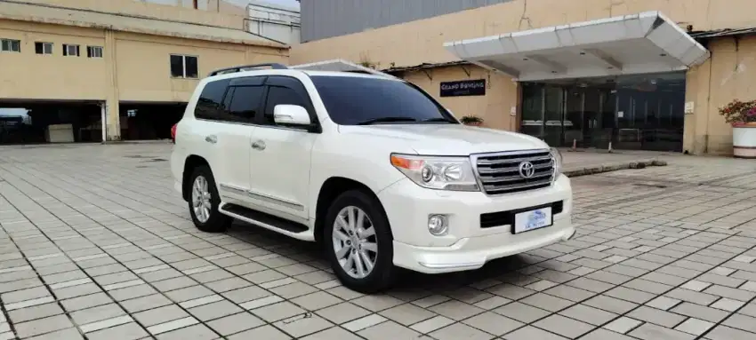 Toyota Land Cruiser ZX Bensin V8 2012