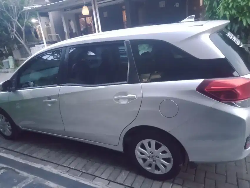 Mobilio E M/T - Istimewa