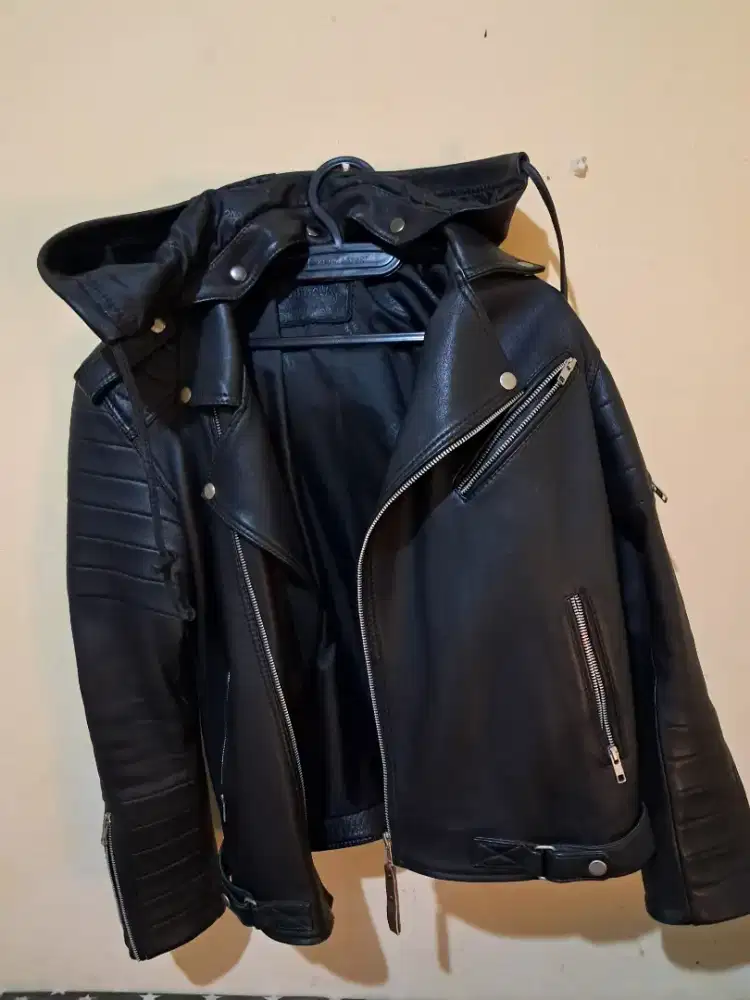 Jaket kulit ramones ada hoodie