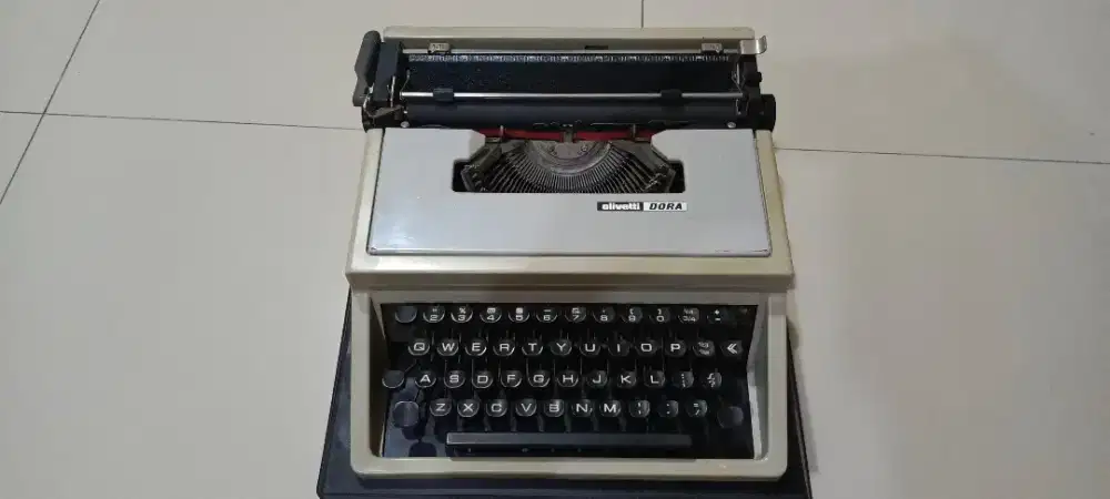 Mesin Tik Olivetti