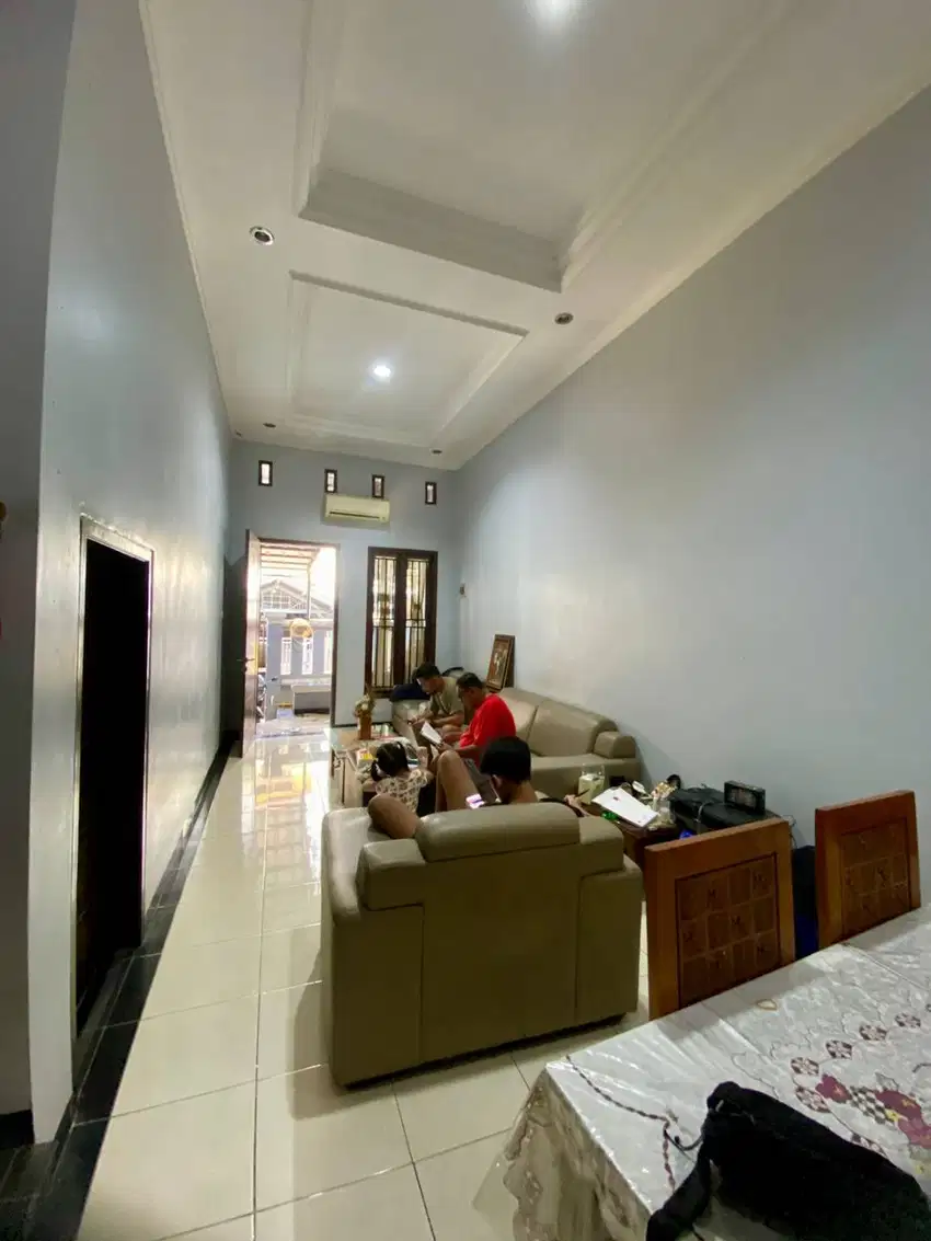 Dijual Rumah Menarik dan Semi Furnished di Pondok Kelapa Duren Sawit