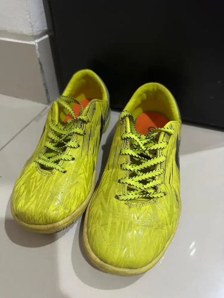Sepatu Futsal Anak “Ortuseight”