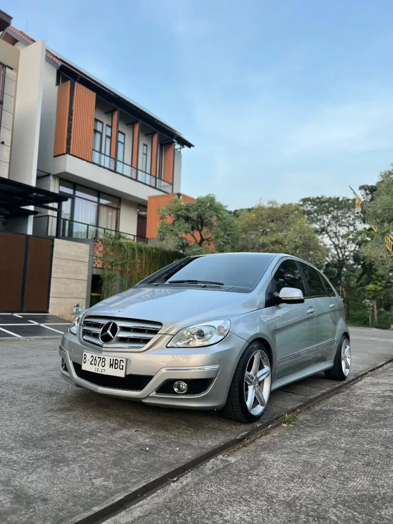 Mercedes-Benz B180 2010