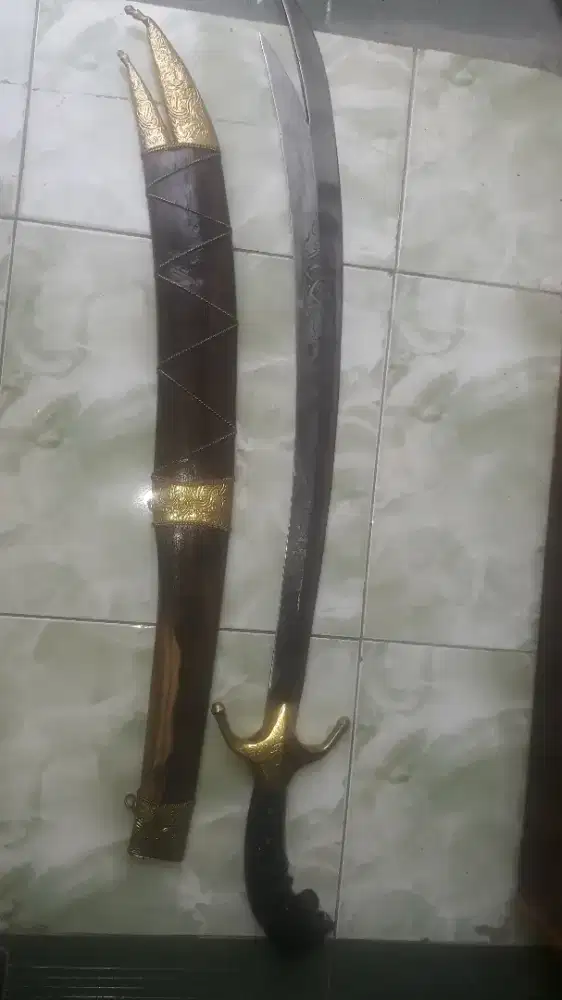 Replika pedang Zulfikar