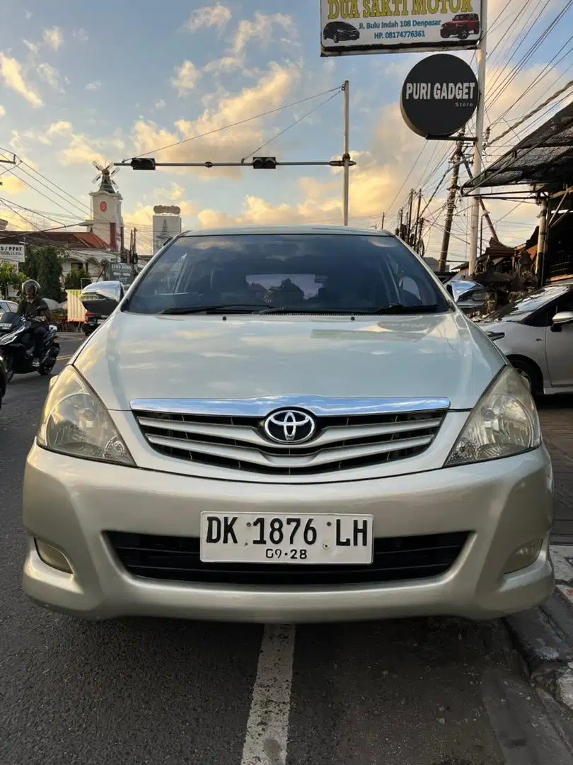Innova G luxury bensin 2010 matic asli dk