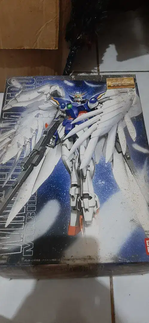 ORIGINAL BANDAI GUNDAM WING ZERO MASTER GRADE
