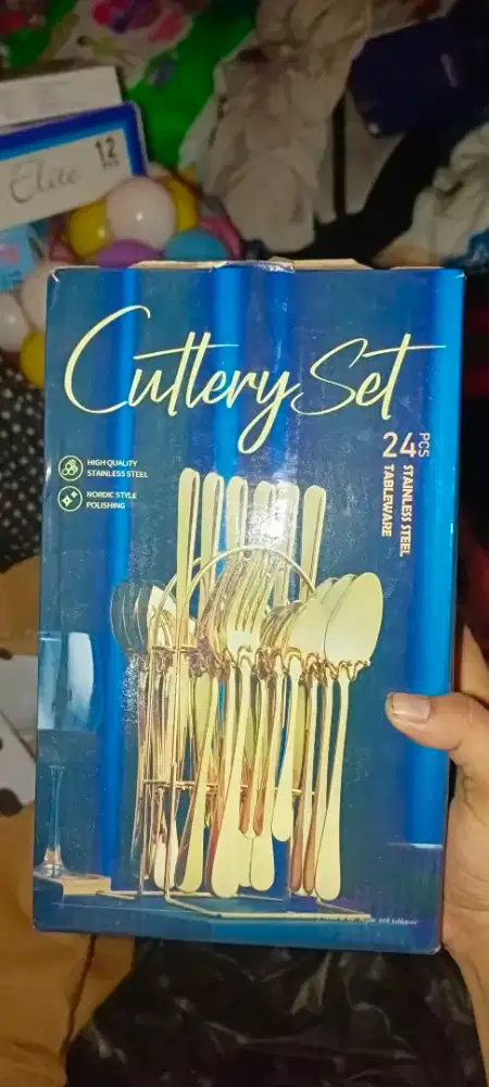 Satu set garpu + sendok 24 cutlery set gold stainless stell