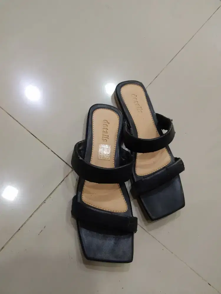 Preloved sandal DETAILS UK 37
