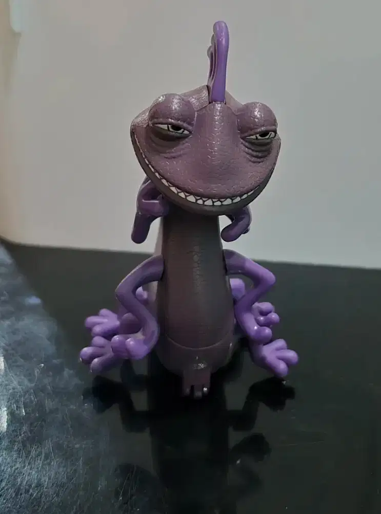 Action figur dari Monser inc