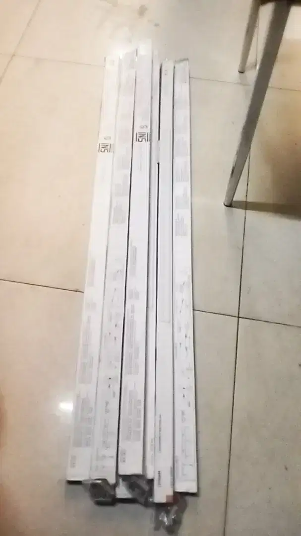Lampu led T5 Kondisi Baru 
10 Watt  Warm White 3000K PHP Minggir dulu