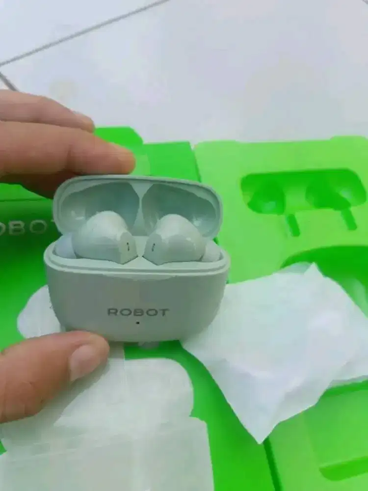 EARPHONE ROBOT TIPE T70E