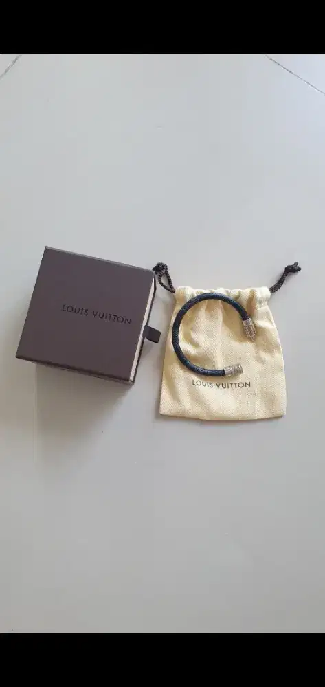 Louis vuitton black leather size 19 bracelet original  lv receipt asli