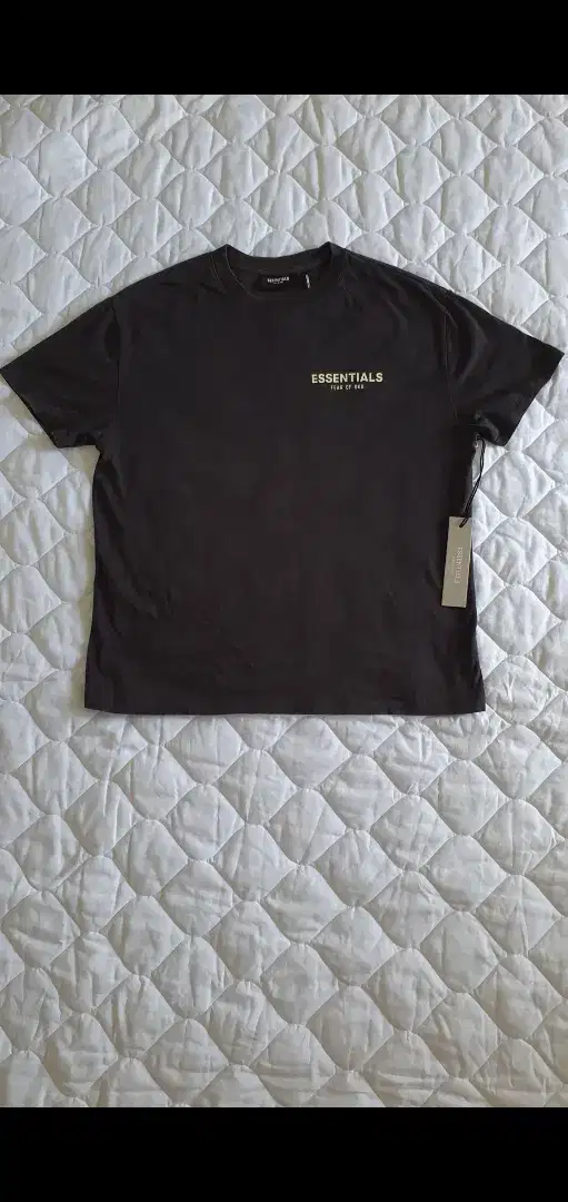 Fear of God Essentials black original tee size M t-shirt / baju adlv