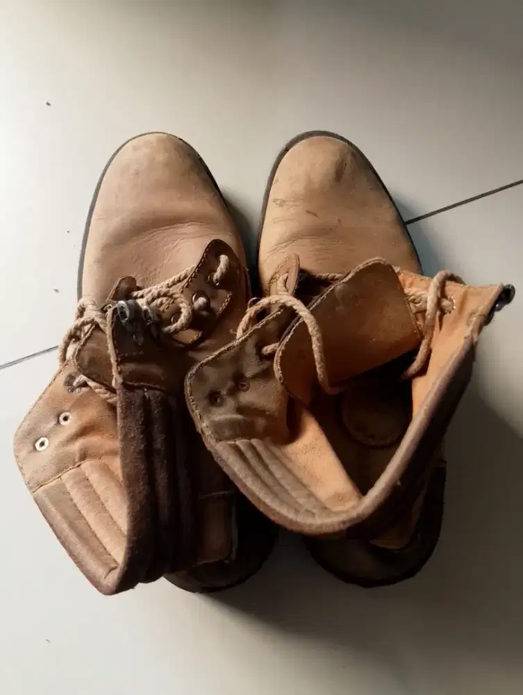 Sepatu kulit playboy