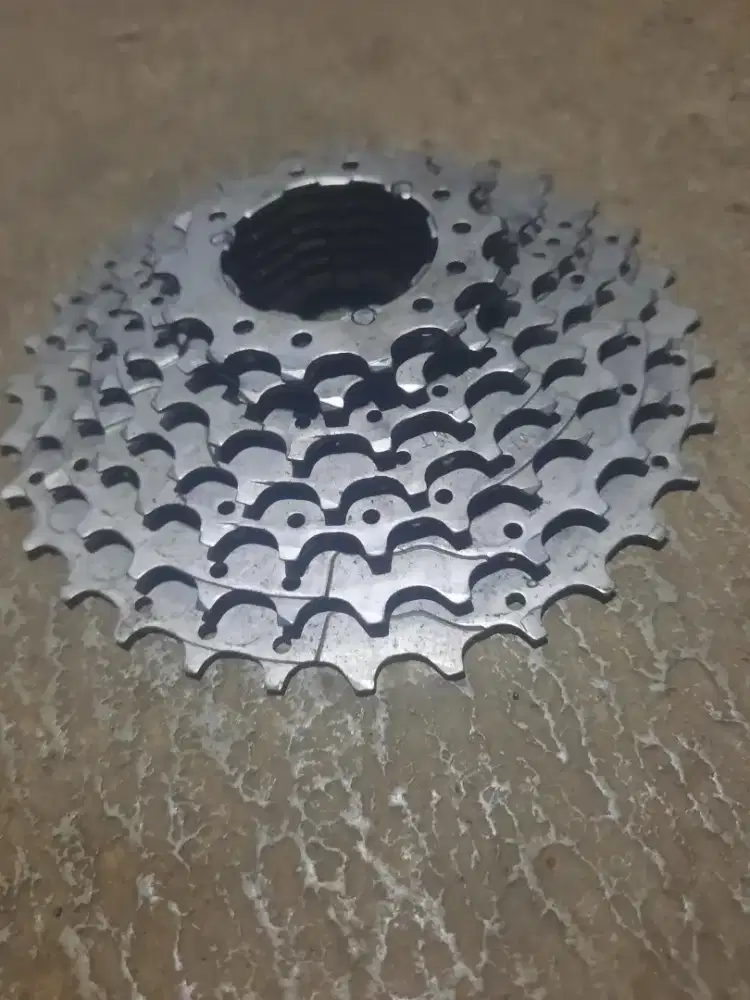 Gear sprocket 9 speed shimano deore like new
