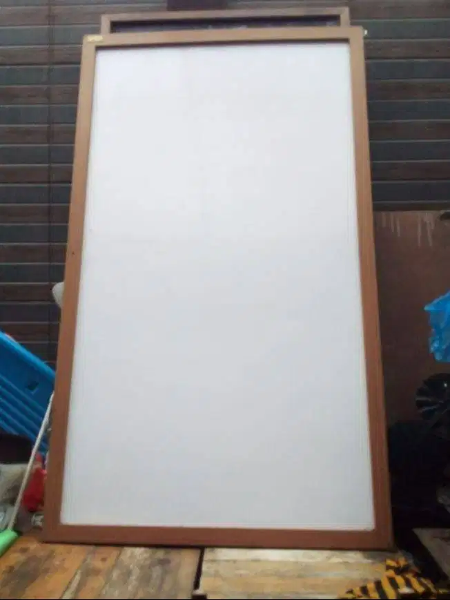 Papan tulis spidol putih