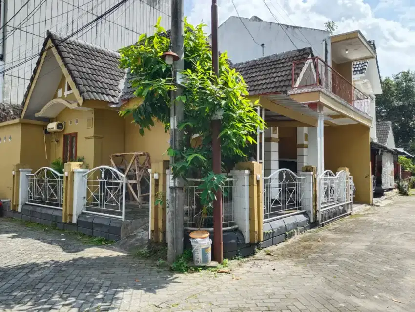 Disewakan rumah full furnish dalam perum di Seturan