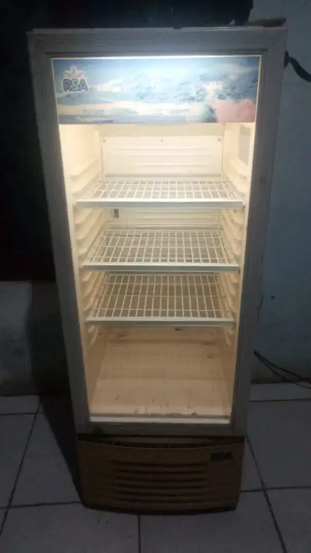 Dijual SHOWCASE merk RSA