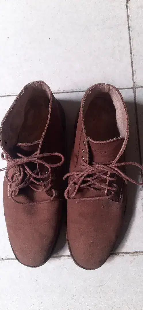 jual sepatu kulit masih 80% merk sanbox size 41/42