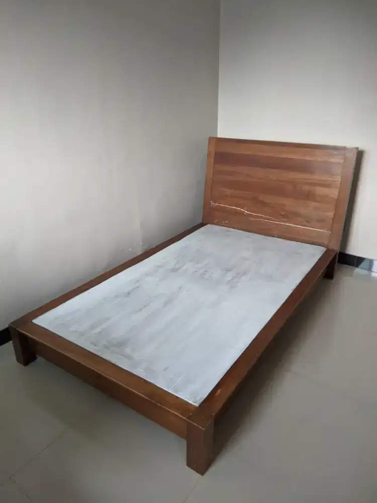 Ranjang Kayu Jati Preloved 120×200 ( + Nakas kayu jati)