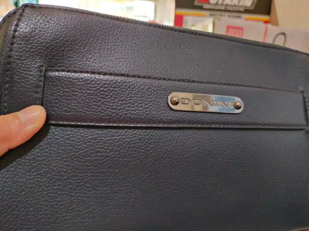 Clutch merk donini warna navy