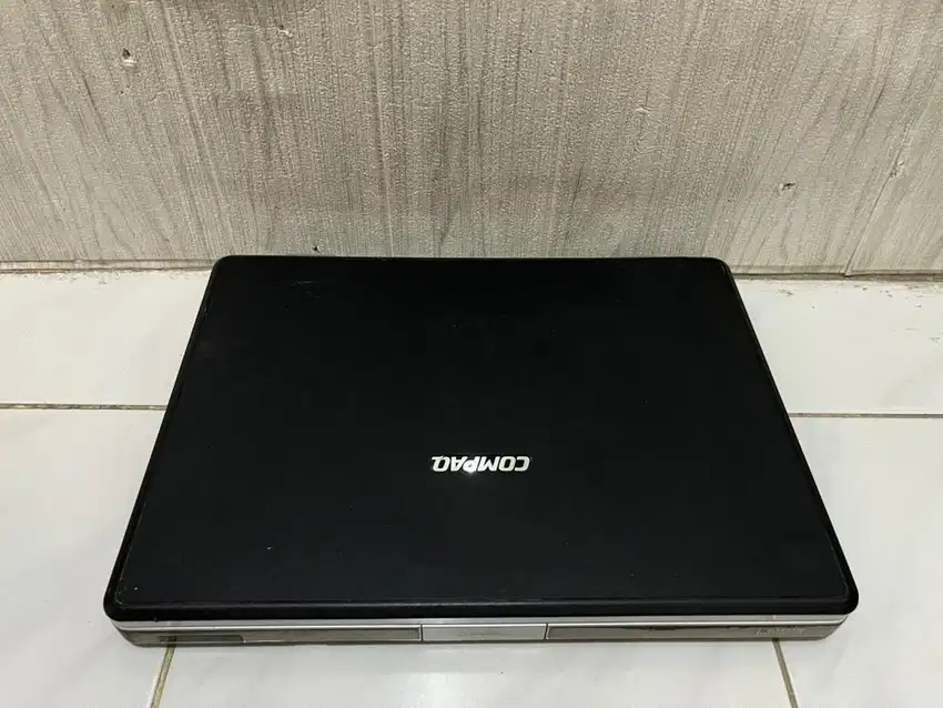 Laptop Compaq dan Dell
