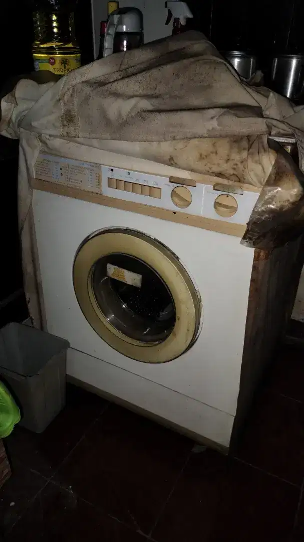 Mesin cuci electrolux front loading