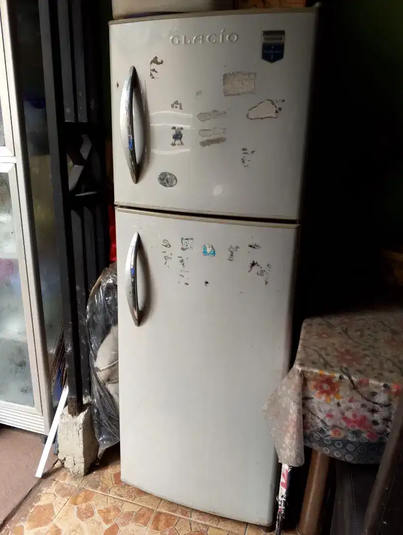 Kulkas Toshiba Glacio  2 pintu