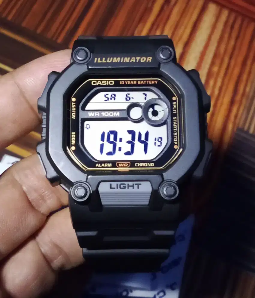 Casio W 737HX like new