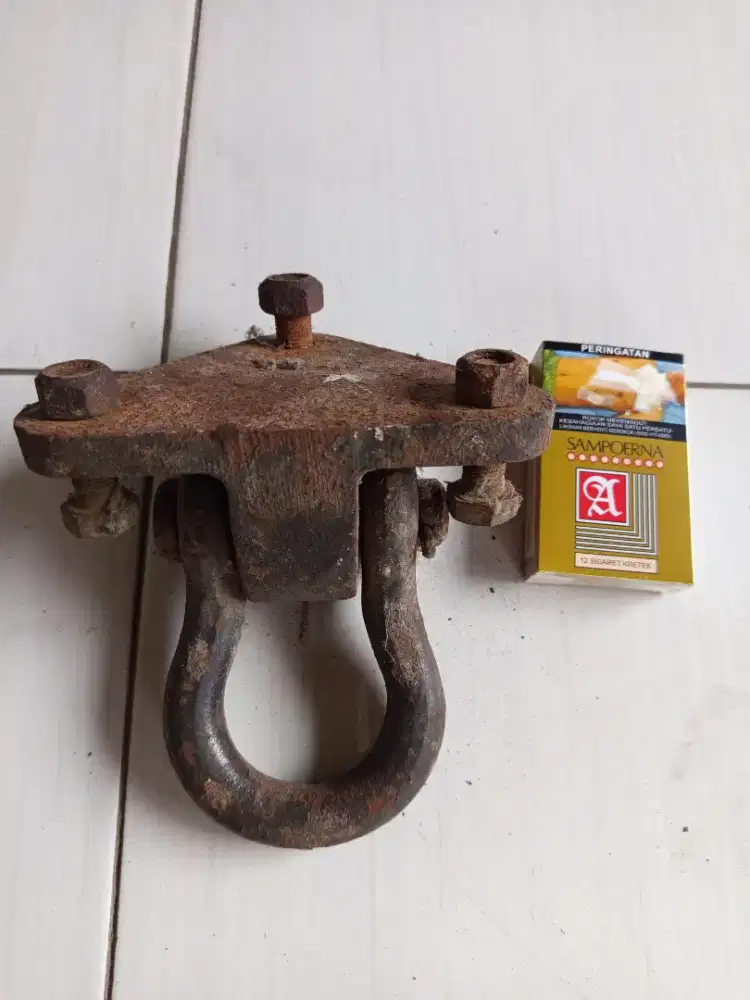 Shackle untuk mobil jeep