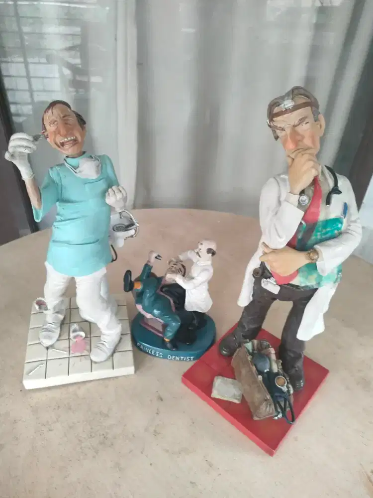 Tiga Patung Action Figure Kedokteran