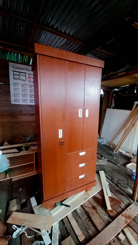 CUSTOM LEMARI 3 PINTU FINISHING HPL NATURAL