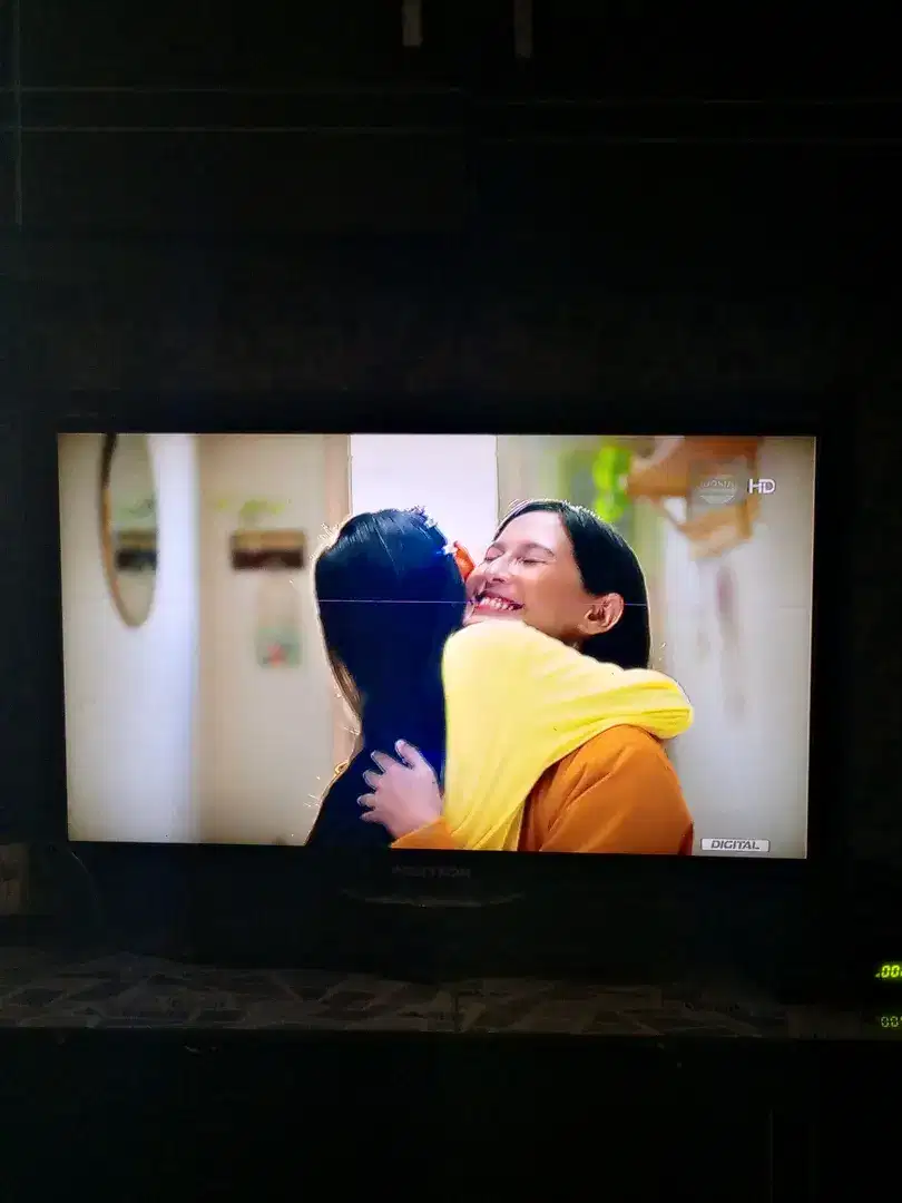 Polytron LED 24 inch + stb