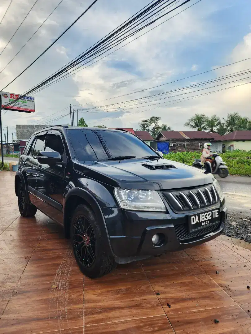 Suzuki Vitara 2.4 JLX Automatic tahun 2010. wrn hitam Istimewa