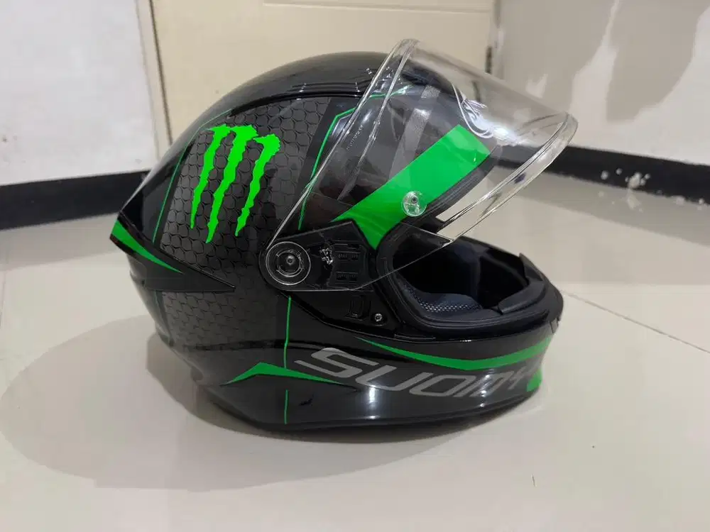Helm Suomy Ukuran L