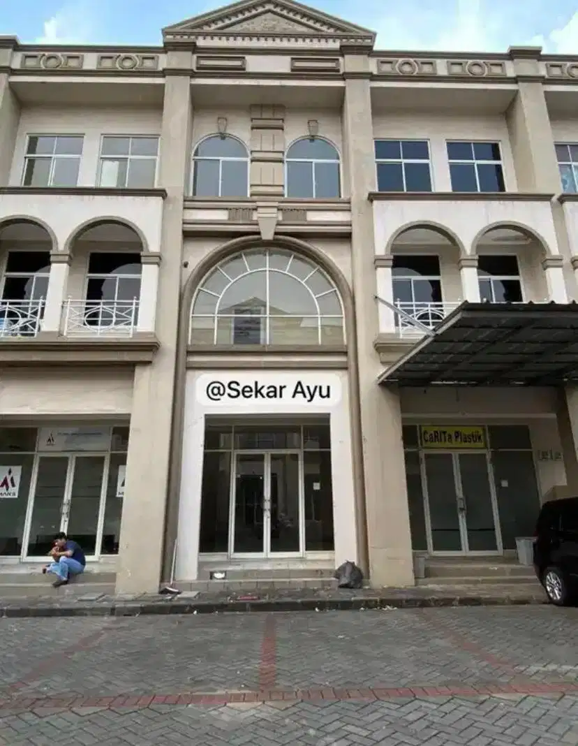 DISEWAKAN RUKO ADA SKAT KANTOR DI DALAM COCOK UNTUK KANTOR Galaxy