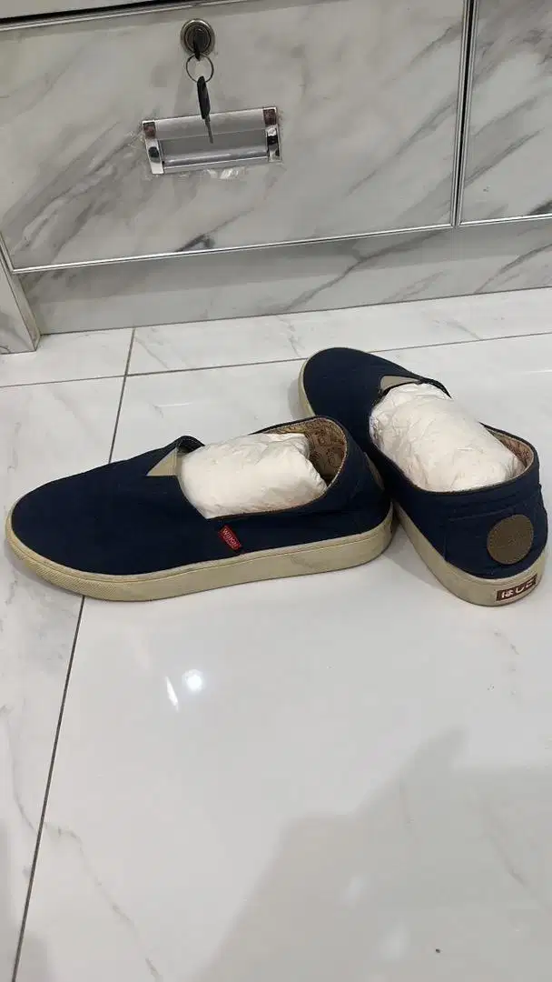 Sepatu Bekas Wakai Size 42 Kondisi Mulus
