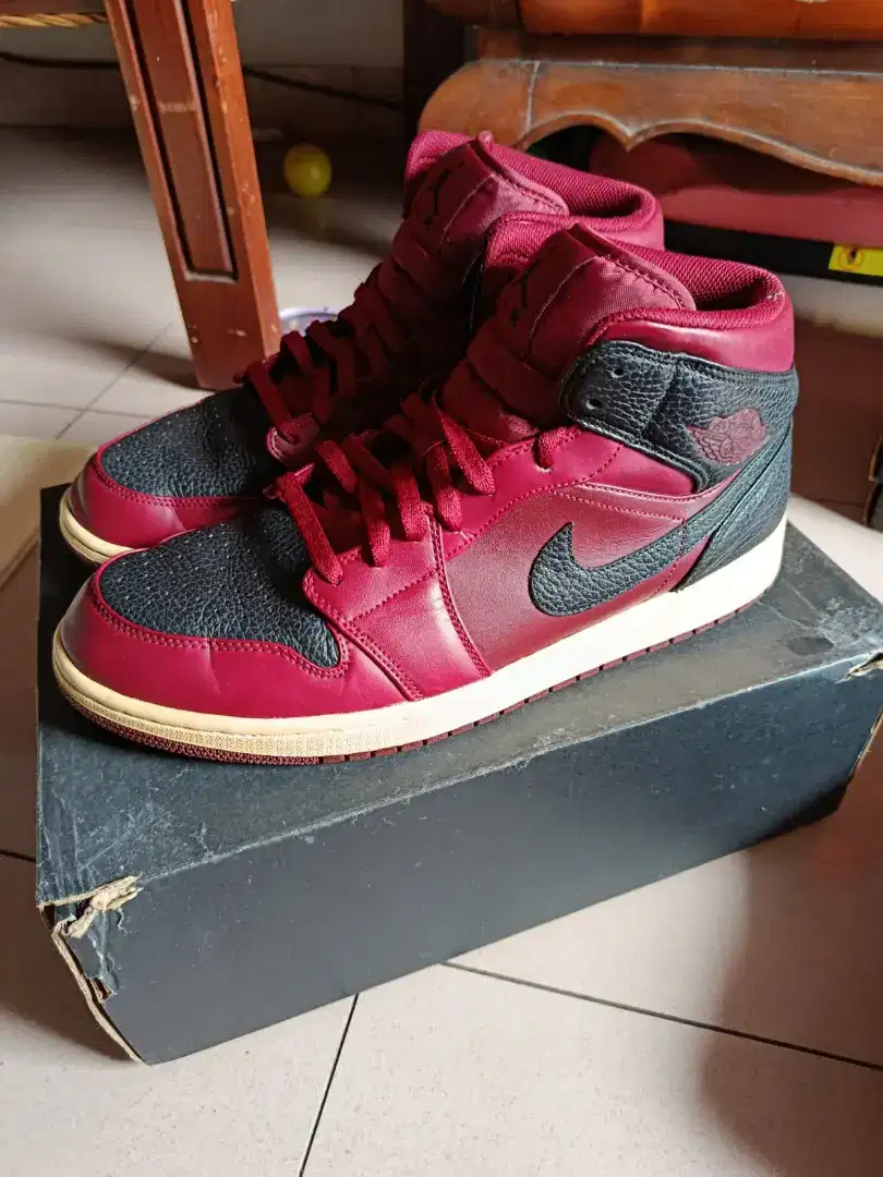 Dijual murah sepatu ORI Nike air Jordan 1 mid team red black summit
