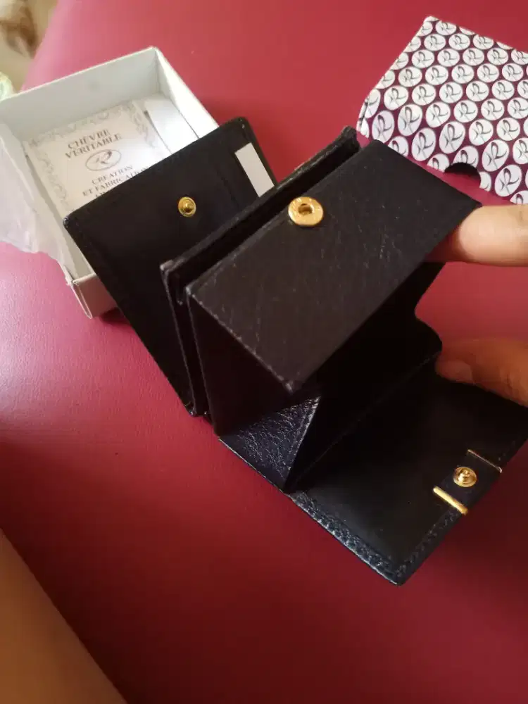 Dompet kulit hitam unisex kecil elegan