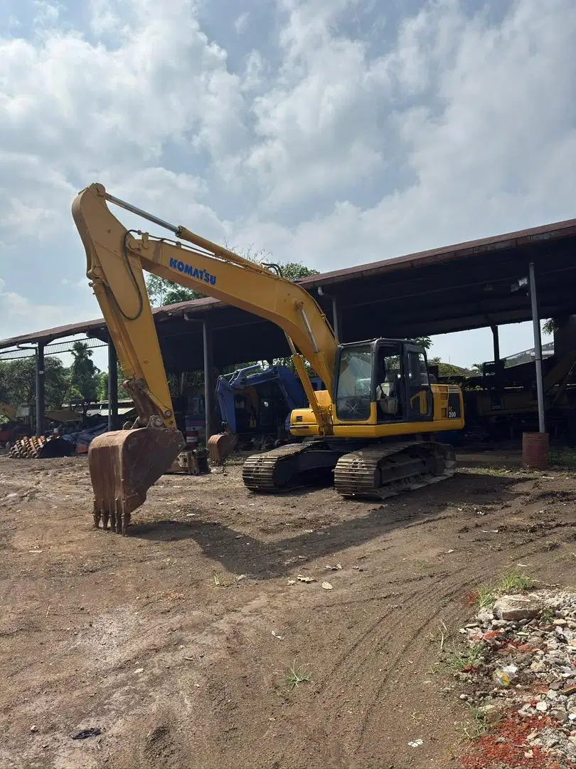 Komatsu PC200 thn 2010