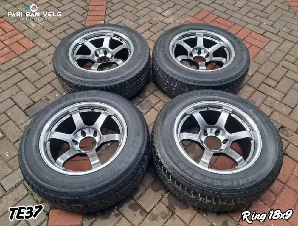 TE37 Progressive Ring 18 lebar 9 
Pcd. 6x139,7 et. 0 ban 265/60 R18