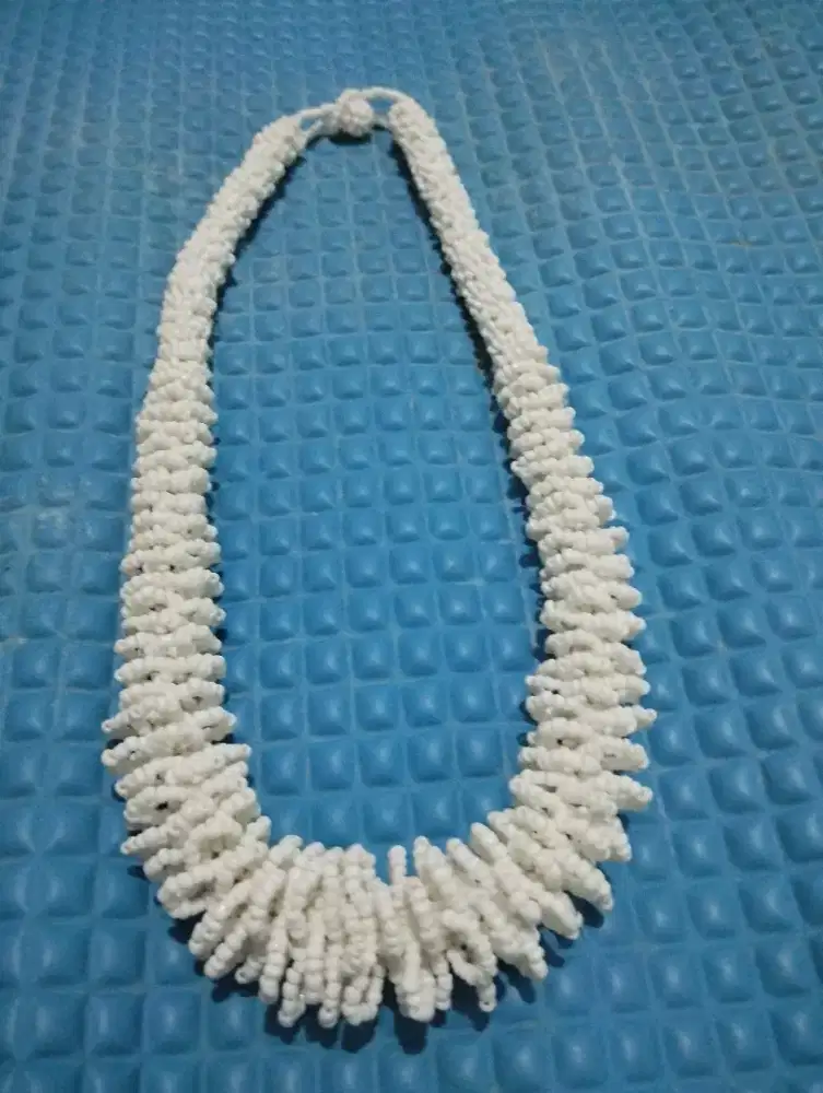 Kalung etnik wanita cantik