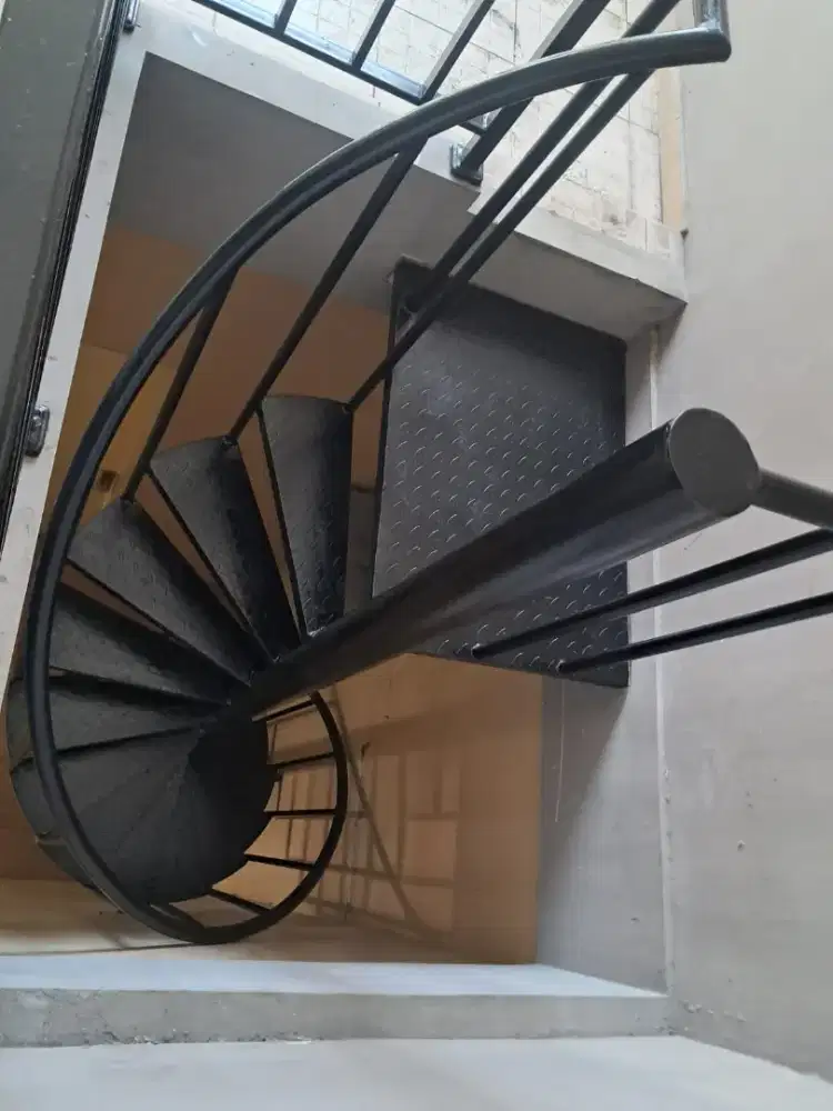 Tangga putar minimalis