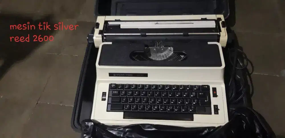 Mesin tik listrik silver reed 2600