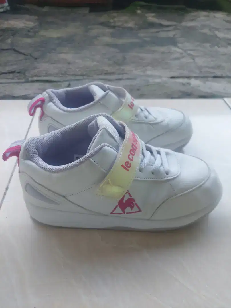 Sepatu anak merk lecoq size 34 insole 22cm