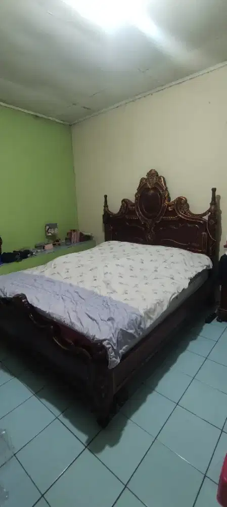 Tempat tidur dan meja rias kayu jepara