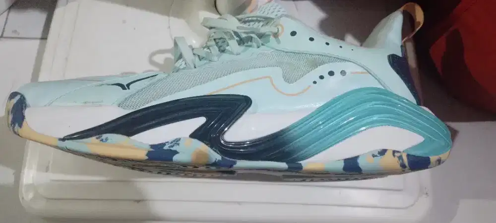 Sepatu calci size besar